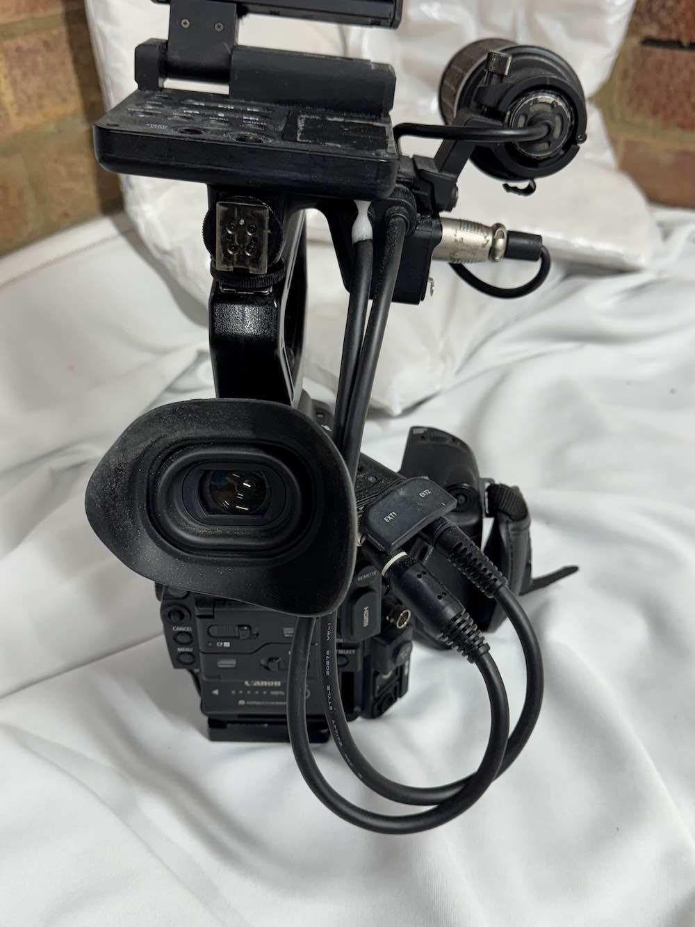 USED Canon Cinema EOS C300 (MK1) EF Mount Super 35mm Full HD